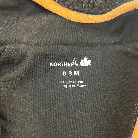 Northern - Cozy Sherpa Newborn full zip Hooded Bunting Bag with tan trim - Picture 2 of 4